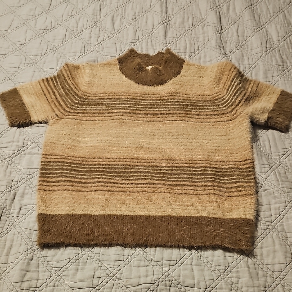 Hem & Thread Fuzzy Knit Short-Sleeve Sweater in Cream and Brown